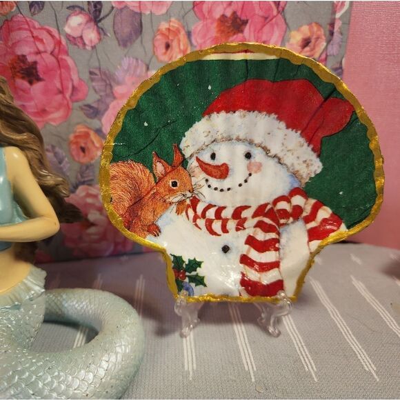 DECOUPAGE SCALLOPED FAN SHELL  - Picture 1 of 2